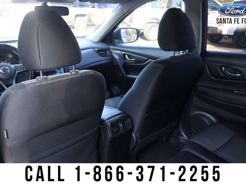 Used 2017 Nissan Rogue SV image 14