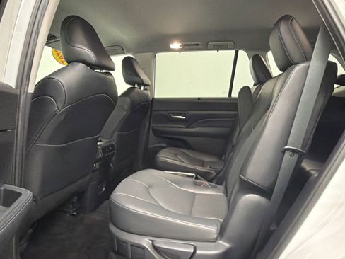 Used 2025 Toyota Grand Highlander AWD Hybrid image 16