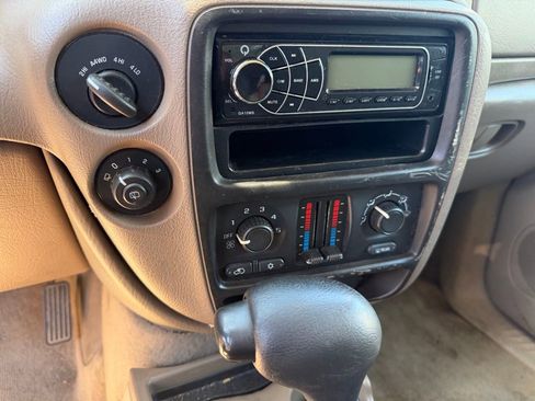 Used 2004 Chevrolet TrailBlazer LS w/ LS Preferred Equipment Group AWD/4WD image 21