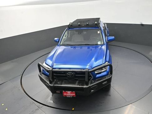 Used 2018 Toyota Tacoma SR5 AWD/4WD image 24