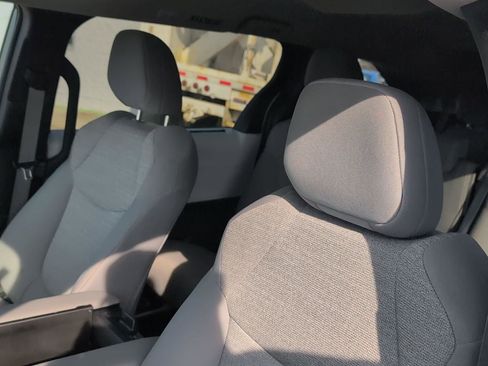 Used 2025 Toyota Sienna LE image 23