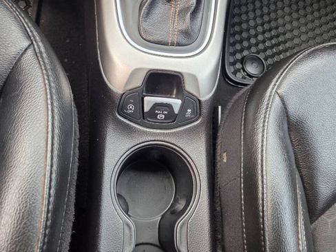 Used 2020 Jeep Compass Latitude w/ Cold Weather Group FWD image 9
