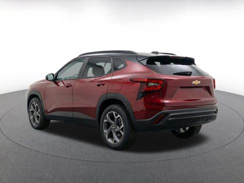 Used 2025 Chevrolet Trax LT w/ LT Convenience Package FWD image 7