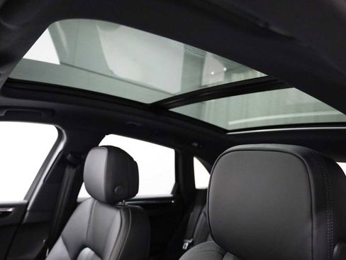 Certified 2026 Porsche Macan image 20