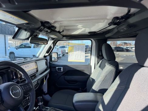Used 2025 Jeep Wrangler Sport image 14