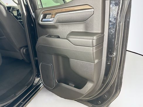 Used 2023 Chevrolet Silverado 1500 LT AWD/4WD image 27