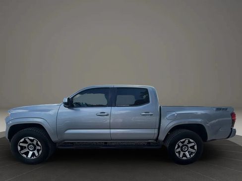 Used 2018 Toyota Tacoma SR w/ SR Convenience Package RWD image 8