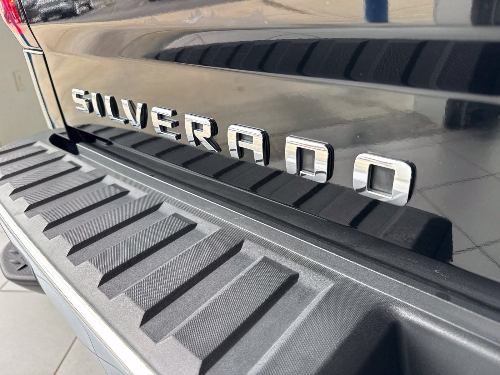 Used 2015 Chevrolet Silverado 1500 LT w/ LT Convenience Package AWD/4WD image 12