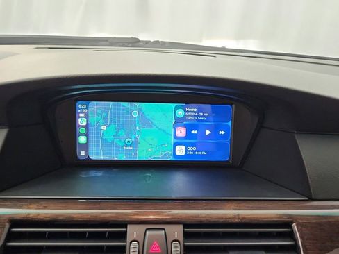 Used 2010 BMW 550i Sedan image 17