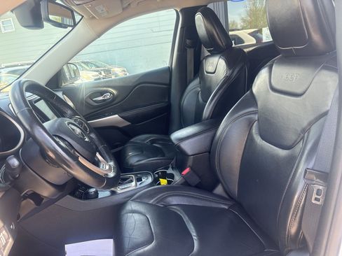 Used 2018 Jeep Cherokee Limited w/ High Altitude Package AWD/4WD image 11