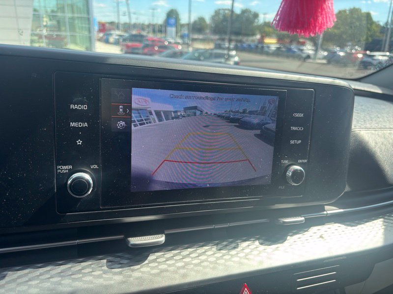 Used 2023 Kia Carnival LX FWD image 13