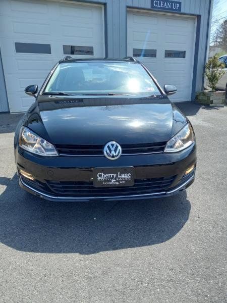 Used 2017 Volkswagen Golf SE FWD image 3