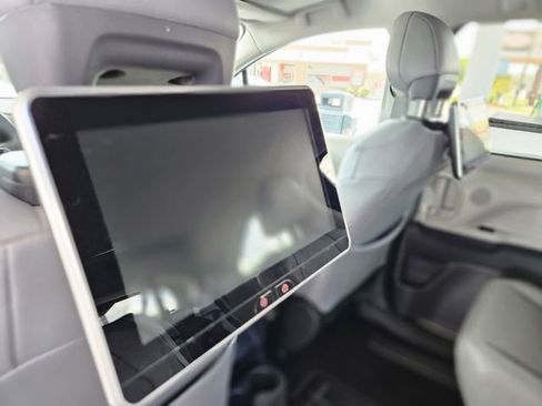 Used 2023 Toyota Sienna XLE FWD image 29