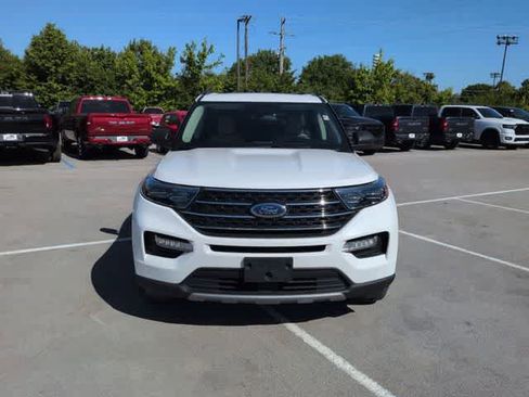 Used 2023 Ford Explorer XLT w/ Equipment Group 202A AWD/4WD image 3
