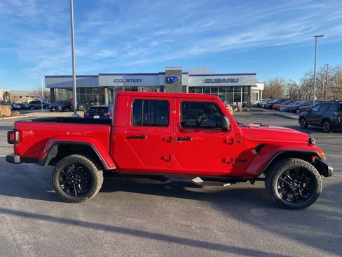 Used 2024 Jeep Gladiator Sport image 1