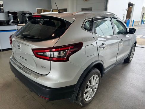 Used 2022 Nissan Rogue Sport SV FWD image 3