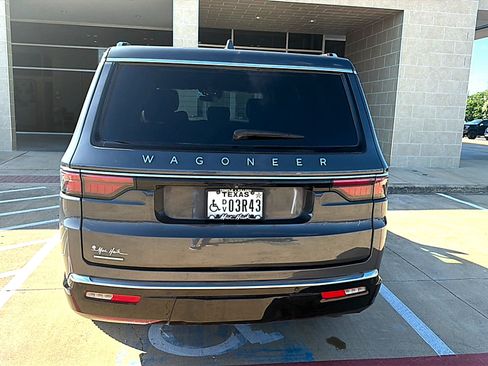 Used 2023 Jeep Wagoneer 4WD w/ Convenience Group I image 5