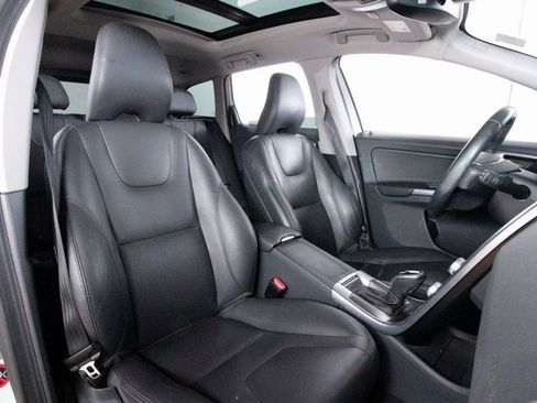 Used 2016 Volvo XC60 T5 Premier w/ Climate Package image 25