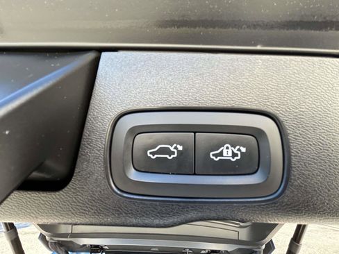 Used 2019 Volvo XC60 T5 R-Design AWD/4WD image 19