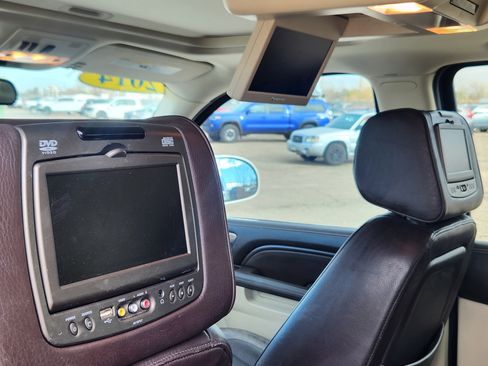 Used 2014 Cadillac Escalade Platinum image 22