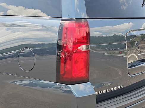 Used 2019 Chevrolet Suburban LS RWD image 35
