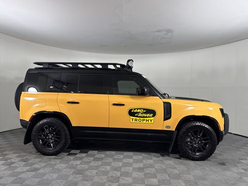 Used 2022 Land Rover Defender 110 X-Dynamic SE AWD/4WD image 9