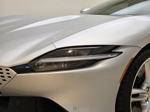 Used 2022 Ferrari Roma RWD image 5