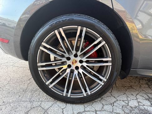 Used 2018 Porsche Macan Turbo AWD/4WD image 30