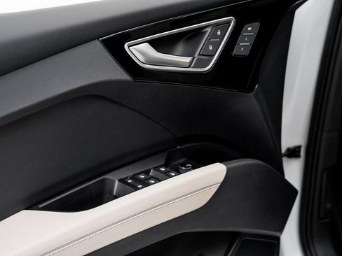 Used 2022 Audi Q4 e-tron Premium Plus image 8