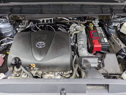 Used 2022 Toyota Highlander XLE FWD image 25