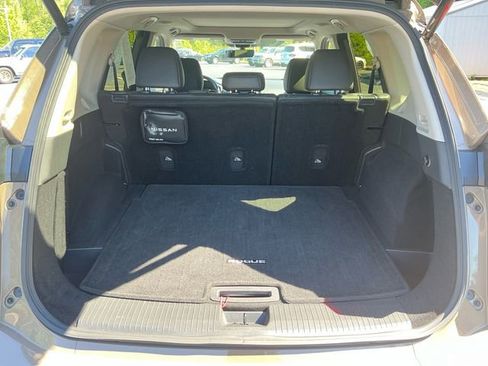 Used 2024 Nissan Rogue SV w/ SV Premium Package FWD image 17
