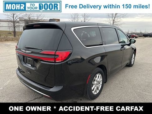Used 2024 Chrysler Pacifica Touring-L image 5