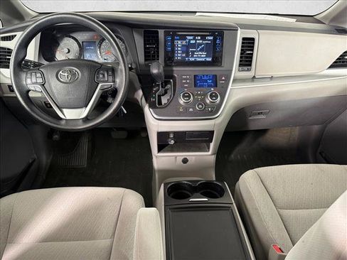 Used 2015 Toyota Sienna LE FWD image 20