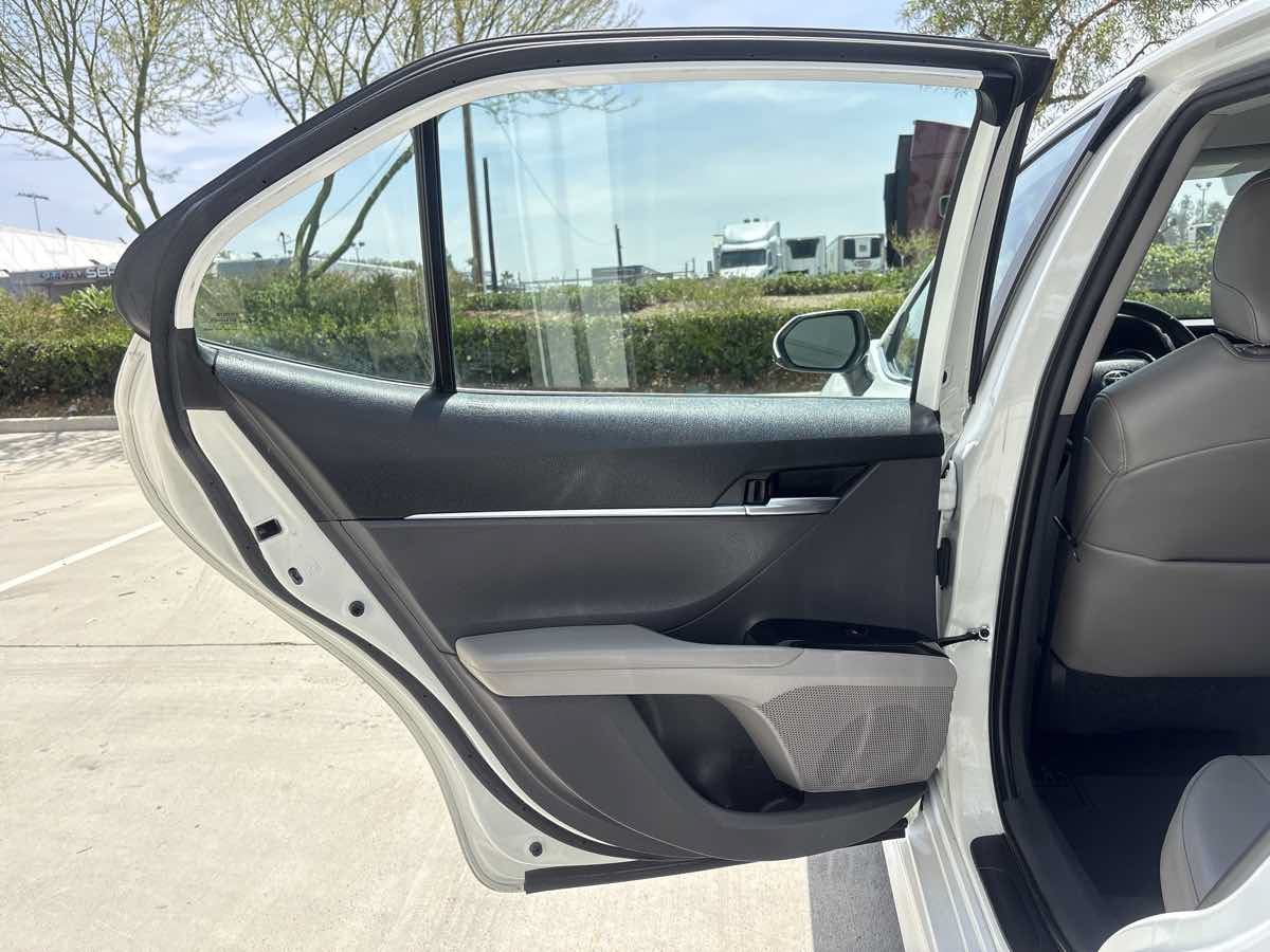 Used 2020 Toyota Camry SE w/ Carpet Mat Package FWD image 12