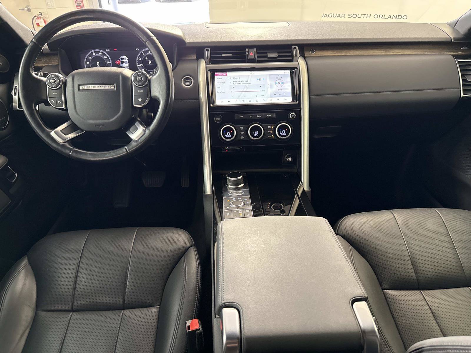 Used 2018 Land Rover Discovery HSE AWD/4WD image 15