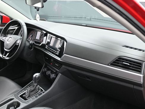 Used 2019 Volkswagen Jetta SE w/ Cold Weather Package image 34