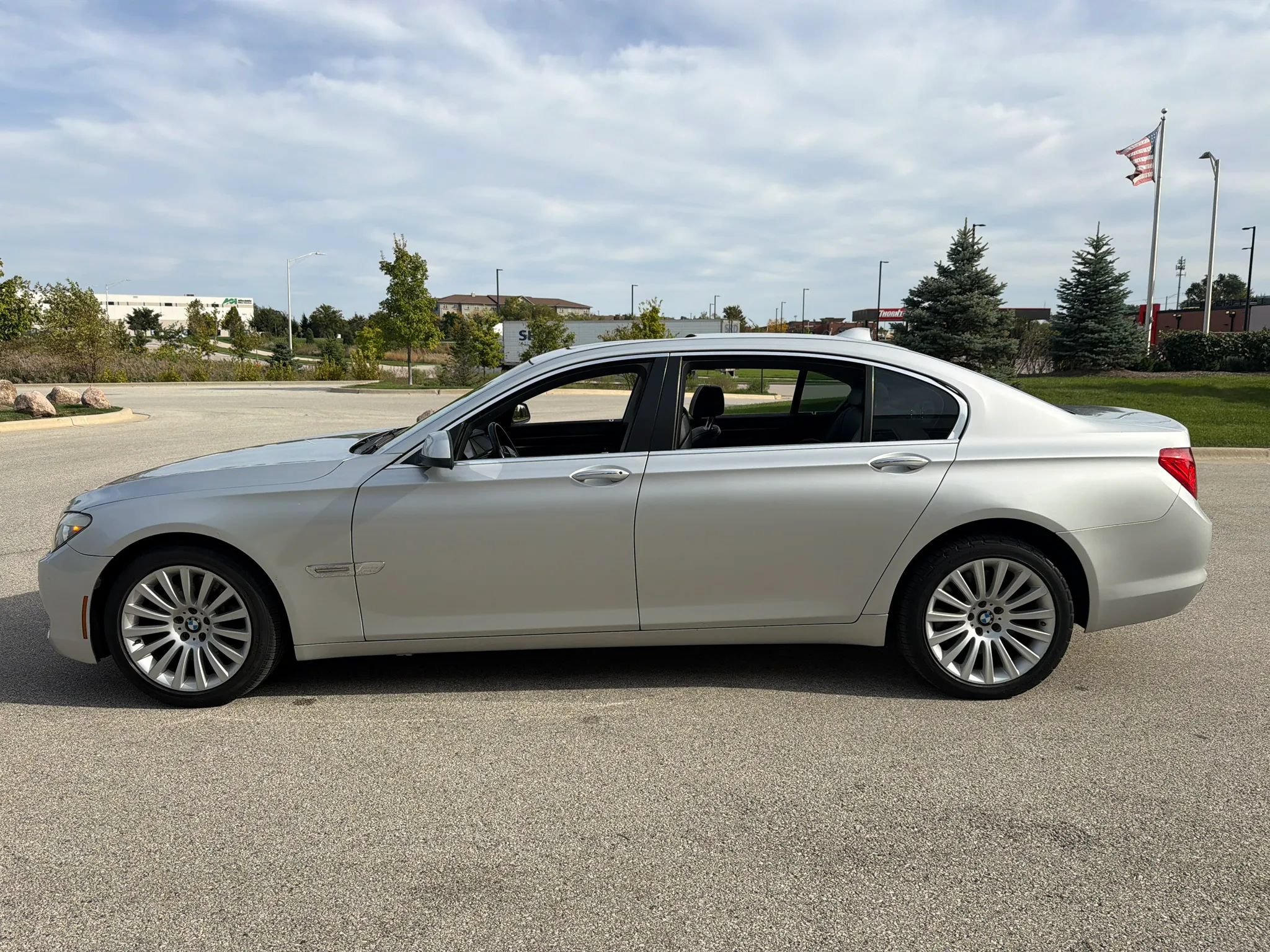 Used 2009 BMW 750Li RWD image 4