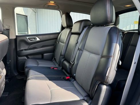 Used 2019 Nissan Pathfinder SL image 16