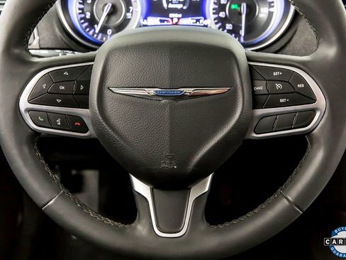 Used 2023 Chrysler 300 Touring w/ Sport Appearance Package image 18