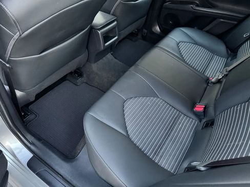 Used 2022 Toyota Camry SE image 18