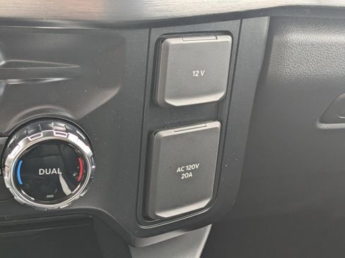 New 2025 Ford F250 Lariat w/ Black Appearance Package AWD/4WD image 30