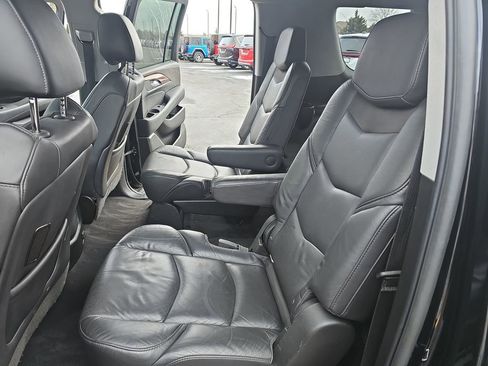 Used 2018 Cadillac Escalade ESV Premium Luxury image 16
