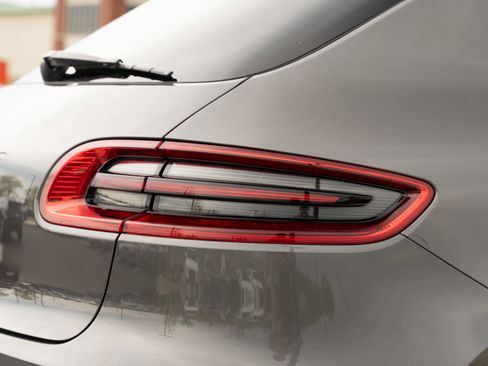 Used 2015 Porsche Macan S AWD/4WD image 32