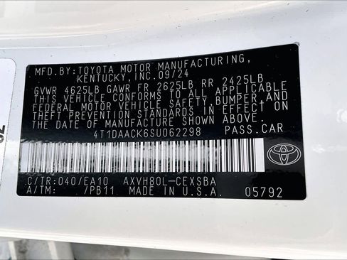 Used 2025 Toyota Camry SE image 32