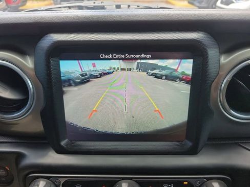 Used 2018 Jeep Wrangler Unlimited Sahara AWD/4WD image 30