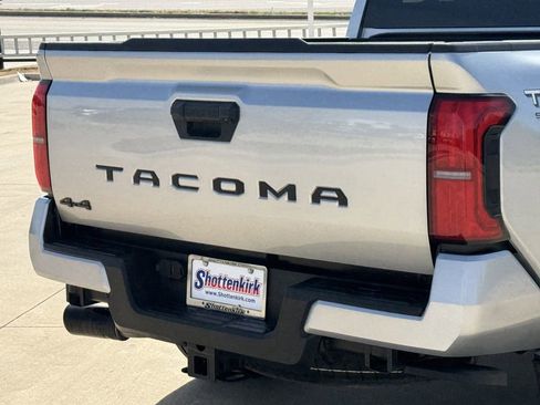 Used 2024 Toyota Tacoma TRD Sport image 6