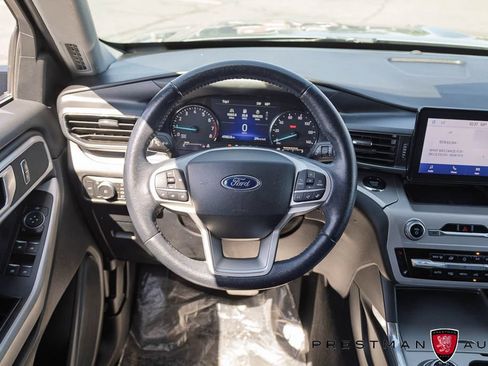 Used 2022 Ford Explorer XLT w/ Equipment Group 202A AWD/4WD image 2