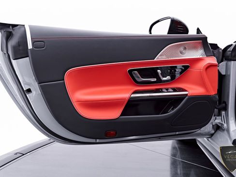 Used 2025 Mercedes-Benz SL 43 AMG w/ Driver Assistance Package image 46