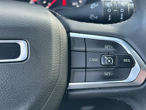 Used 2024 Jeep Compass Latitude image 36