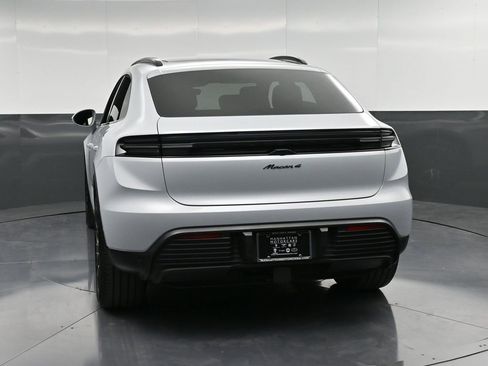 Certified 2025 Porsche Macan 4 Electric image 7